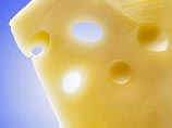 Швейцарские ученые выяснили, откуда берутся дырки в сыре