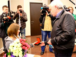 Полтавченко поздравил Марию Комиссарову с новосельем и выразил уверенность в том, что в новой квартире ей будет удобно жить