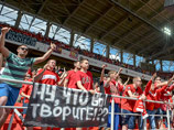 Игроки "Спартака" проигнорировали фанатов, которые "отправляли" их в ЦСКА и поздравляли с чемпионством Игроки "Спартака" проигнорировали фанатов, которые "отправляли" их в ЦСКА и поздравляли с чемпионством