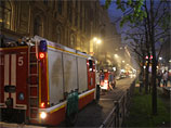 Пожар на 4-м этаже 6-этажного жилого дома в центре Петербурга на Большой Конюшенной улице возник около 22:50 30 мая, предположительно после взрыва бытового газа в одной из квартир