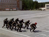 Африканские военные курсанты исполнили боевой танец с автоматами в столице Сибири (ВИДЕО) Африканские военные курсанты исполнили боевой танец с автоматами в столице Сибири (ВИДЕО)