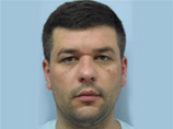 Полиция Румынии ищет молдавского криминального авторитета Роберта Гырляну, которого дважды приговорили к пожизненному заключению за тройное убийство. Осужденного почему-то не стали сразу брать под стражу, и он пустился в бега