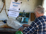 В связи с сокращением подачи воды власти самопровозглашенной республики бесплатно развозят питьевой воду жителям Луганска и прилегающих населенных пунктов