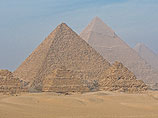 В Египте возле пирамид мотоциклист застрелил двух сотрудников туристической полиции