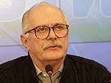 Председатель Союза кинематографистов РФ Никита Михалков намерен стать режиссером нового российско-американского фильма со Стивеном Сигалом в главной роли Председатель Союза кинематографистов РФ Никита Михалков намерен стать режиссером нового российско-американского фильма со Стивеном Сигалом в главной роли