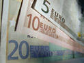 Евро на бирже поднялся до 63 рублей впервые с конца марта