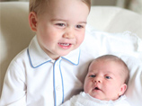 Опубликованы первые совместные фотографии британской принцессы Шарлотты с братом