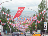 Правящая партия лидирует на парламентских выборах в Турции, но не набирает большинства