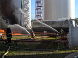 Под Киевом вторые сутки тушат пожар на нефтебазе: произошел новый взрыв, Аваков придумал, как справиться со стихией