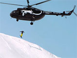 Российский горнолыжник Иван Малахов первым в мире совершил прыжок с вертолета на склон кратера действующего вулкана, где среди снега и льда были бурлящие котлы лавы