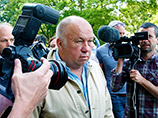 Суд также снял обвинения с Доминика Альдервейрельда, известного как "Додо-сутенер", которого подозревали в переправке проституток из его бельгийских борделей в Лилль Суд также снял обвинения с Доминика Альдервейрельда, известного как "Додо-сутенер", которого подозревали в переправке проституток из его бельгийских борделей в Лилль