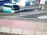 Азербайджанского полицейского, снявшего на видео наезд автобуса на спортсменок, уволили из органов