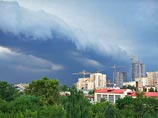 МЧС предупреждает - на Москву идет гроза с сильным ветром и градом