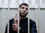 Заур Дадаев в момент убийства политика являлся действующим сотрудником Внутренних войск МВД РФ и был уволен из чеченского батальона "Север" через день после преступления