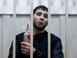 Заур Дадаев в момент убийства политика являлся действующим сотрудником Внутренних войск МВД РФ и был уволен из чеченского батальона "Север" через день после преступления Заур Дадаев в момент убийства политика являлся действующим сотрудником Внутренних войск МВД РФ и был уволен из чеченского батальона "Север" через день после преступления