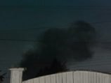В данный момент над заводом видно облако черного дыма