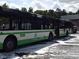 Рейсовый пассажирский автобус загорелся днем 16 июня у аэропорта Шереметьево
