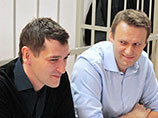 Алексей Навальный по делу "Ив Роше" получил 3,5 года условного лишения свободы, а его брат Олег такой же срок, но реальный