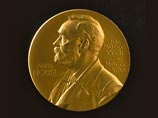 Мероприятие началось с вручения американскому биологу нобелевской медали, которую тот продал на аукционе за 4,8 млн долларов ради благотворительных целей