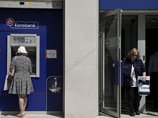Третий день продолжается отток средств с депозитов в греческих банках - в среду вкладчики сняли 820 миллионов евро со своих счетов