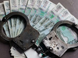 Московские полицейские, доставляя задержанного в участок, ограбили его на 48 тысяч рублей