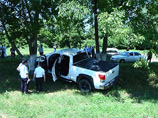Полиция Ингушетии ищет вооруженных преступников, причастных к двойному убийству на федеральной трассе "Кавказ". Злоумышленники обстреляли из автоматического оружия внедорожник-пикап Toyota Tundra