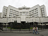 Порошенко направил в Конституционный суд просьбу признать, что Рада вышла за рамки своих полномочий