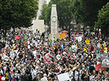Десятки тысяч британцев вышли на улицы Лондона протестовать против жестких мер экономии