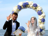 Биатлонисту Шипулину пришлось извиниться за то, что в день его свадьбы перекрыли дорогу к пляжу