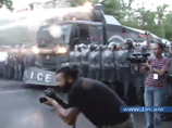 В Ереване протестующих против подорожания электроэнергии разогнали водометами