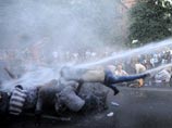Протестующие в Ереване возвели баррикады, выдвинули требования
