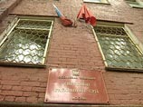 Суд арестовал активисток, задержанных за перформанс с бритьем головы на Красной площади Суд арестовал активисток, задержанных за перформанс с бритьем головы на Красной площади