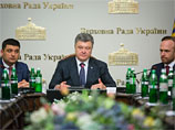 Президент Украины Петр Порошенко, которого ранее обвинили в вольной трактовке минских соглашений, заявил, что Конституционная комиссия, сформированная в марте, разработала проект реформы основного закона страны с участием жителей Донбасса Президент Украины Петр Порошенко, которого ранее обвинили в вольной трактовке минских соглашений, заявил, что Конституционная комиссия, сформированная в марте, разработала проект реформы основного закона страны с участием жителей Донбасса