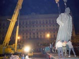 В КПРФ потребовали от Генпрокуратуры правовой оценки сноса памятника Дзержинскому в 1991 году