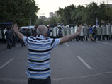 Круглосуточные акции протеста в Ереване против повышения цен на электричество начались 19 июня и позже переросла в шествие к резиденции президента Круглосуточные акции протеста в Ереване против повышения цен на электричество начались 19 июня и позже переросла в шествие к резиденции президента