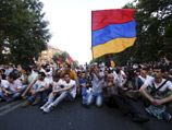 В Армении двое участников акции против повышения цен на электроэнергию объявили голодовку