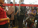 Открытие первого ресторана американской сети KFC вызвало невероятный ажиотаж среди жителей азиатского государства Мьянма. Фанаты жареной курицы собрались у входа в заведение, образовав гигантскую многочасовую очередь