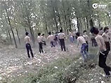Видео с дракой сотни полуголых китайских студентов набрало 130 000 комментариев в Сети Видео с дракой сотни полуголых китайских студентов набрало 130 000 комментариев в Сети