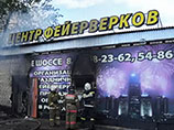 Пожар в здании, расположенном в районе перекрестка улицы Мухина и Игнатьевского шоссе, начался около 17 часов по местному времени (ок. 11 мск). По словам очевидцев, на складе начала взрываться пиротехника