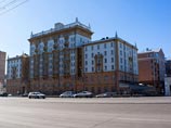 Теперь представителей РФ зовут в Америку на разбирательство: посольство США в Москве передало пакет судебных документов российской стороне Теперь представителей РФ зовут в Америку на разбирательство: посольство США в Москве передало пакет судебных документов российской стороне