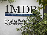 Наджиб Разак, основатель и глава консультационного совета 1MDB, испытывает немалое давление в связи с работой фонда, накопившего 11 млрд долларов долга Наджиб Разак, основатель и глава консультационного совета 1MDB, испытывает немалое давление в связи с работой фонда, накопившего 11 млрд долларов долга