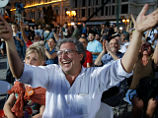 На главной площади Афин празднуют победу сторонники ответа "нет" кредиторам на референдуме