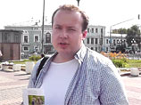 После того, как соратник Алексея Навального Георгий Албуров был амнистирован по делу об "украденной" с забора картинке, на том же заборе появился новый рисунок, который, по всей видимости, высмеивает Албурова После того, как соратник Алексея Навального Георгий Албуров был амнистирован по делу об "украденной" с забора картинке, на том же заборе появился новый рисунок, который, по всей видимости, высмеивает Албурова