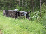 Микроавтобус Mercedes и рейсовый автобус Hundai, следовавший по маршруту "Кызыл - Красноярск", столкнулись 9 июля, в четверг, около 05:00 по местному времени на федеральной трассе "Енисей" в 30 км от поселка Балахта в Красноярском крае