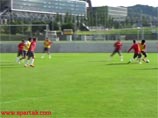 Футболисты из Сан-Марино на сборах пытались украсть форму "Спартака" Футболисты из Сан-Марино на сборах пытались украсть форму "Спартака"