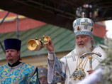 Патриарх Московский и всея Руси Кирилл (справа) на торжественном мероприятии, посвященном празднованию 500-летия Успенского собора Тихвинского Богородичного монастыря