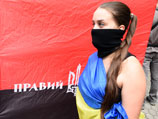 Мукачево, где под утро раздавались выстрелы, покинул автобус с украинскими военными Мукачево, где под утро раздавались выстрелы, покинул автобус с украинскими военными