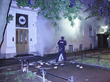 Нацболы забросали консульство Латвии в Санкт-Петербурге яйцами и дымовыми шашками