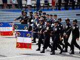 В торжествах приняли участие 3,5 тысячи человек - военнослужащие, сотрудники полиции, жандармерии и пожарно-спасательных служб