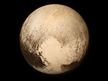 В ночь на среду, 15 июля, космический аппарат New Horizons передал на Землю первый сигнал после сближения с Плутоном накануне, сообщает сайт NASA